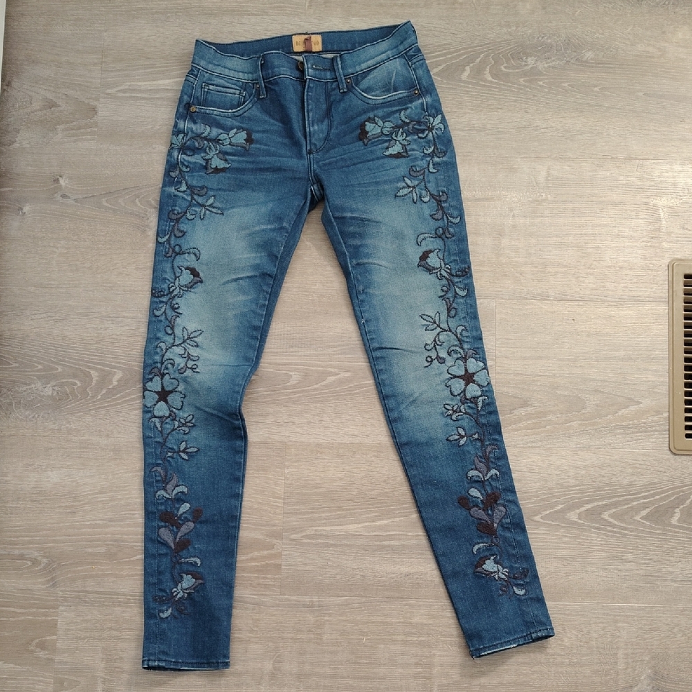 Embroidered Floral Skinny Jeans - Blue